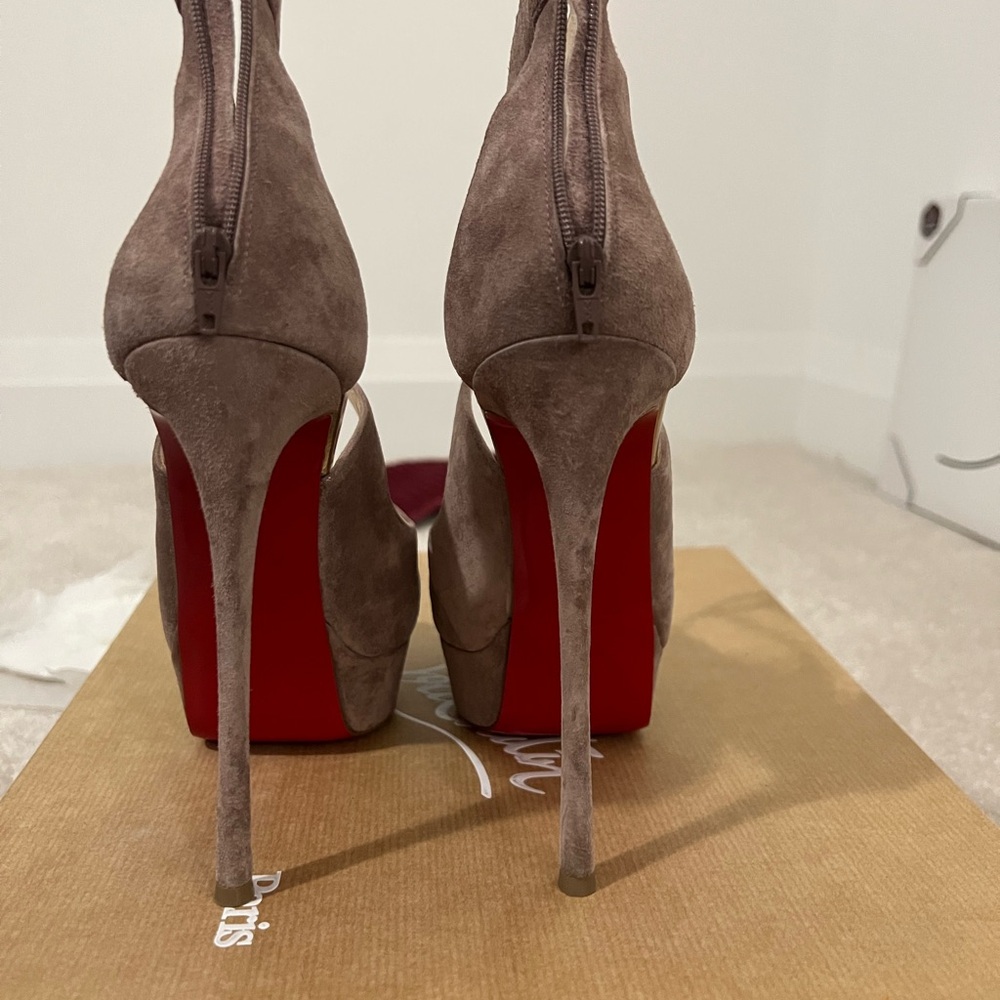 Authentic CHRISTIAN LOUBOUTIN - Picture 2 of 3